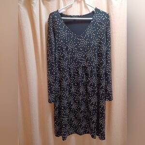 J. Jill Black and Cream Midi Dress with Lightweight Fabric and Simple Neckline